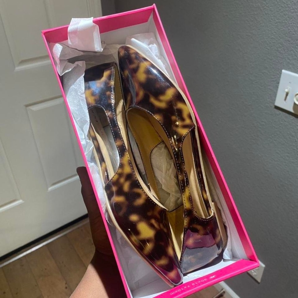 JUSTFAB Tortoise shell pointed toe flats Size 9